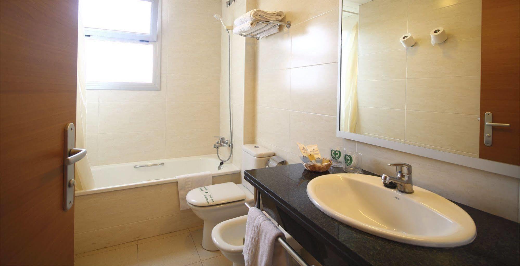 Aqua Hotel Nostre Mar Apartments Pineda de Mar Dış mekan fotoğraf